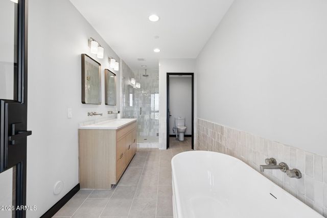 8200 N CHARLES Drive, Paradise Valley, AZ 85253