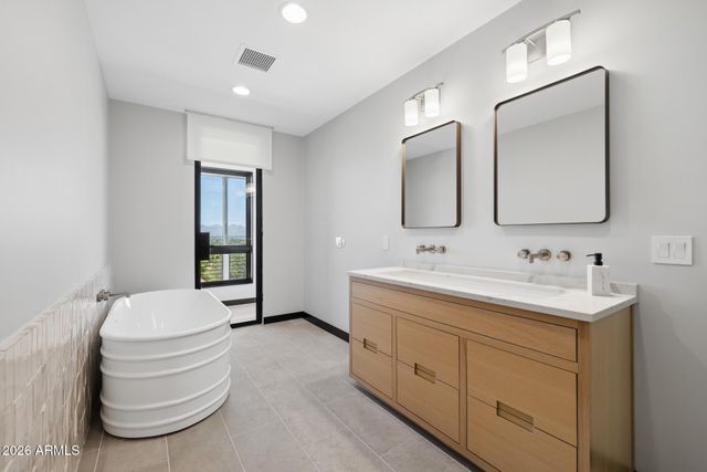 8200 N CHARLES Drive, Paradise Valley, AZ 85253