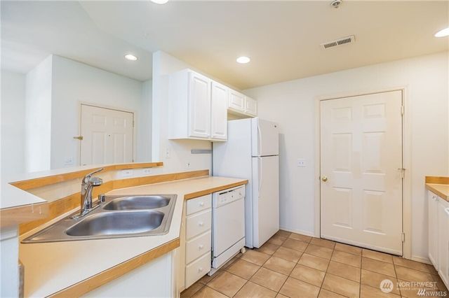 23790 SE Summerhill Lane, Issaquah, WA 98029
