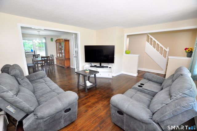 25 Hampshire Drive, Glastonbury, CT 06033