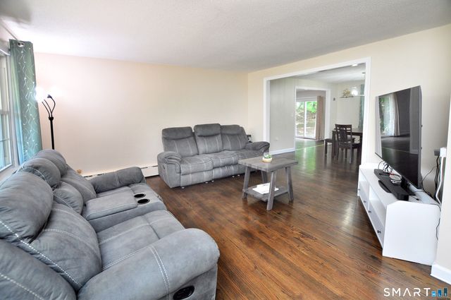 25 Hampshire Drive, Glastonbury, CT 06033