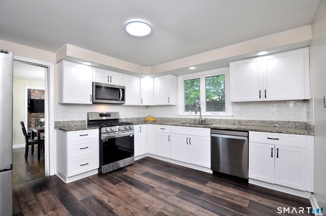 25 Hampshire Drive, Glastonbury, CT 06033