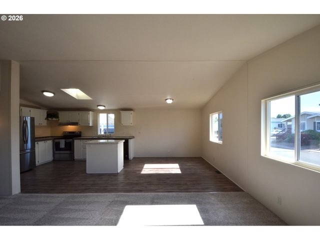 1699 N TERRY St 285, Eugene, OR 97402