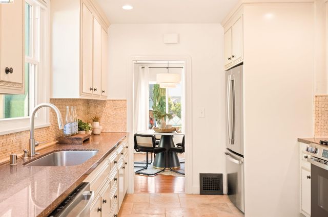 4722 Meldon Ave, Oakland, CA 94619