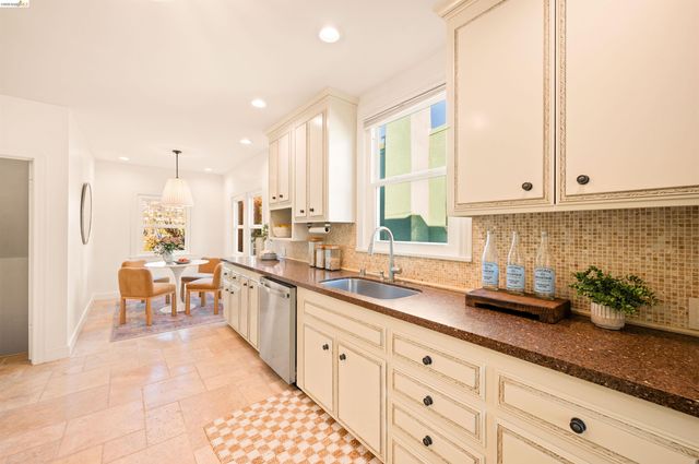 4722 Meldon Ave, Oakland, CA 94619