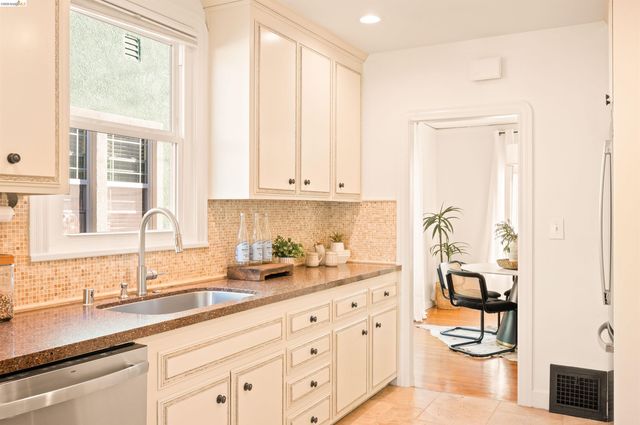 4722 Meldon Ave, Oakland, CA 94619