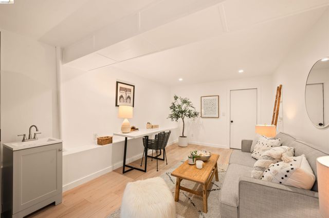 4722 Meldon Ave, Oakland, CA 94619