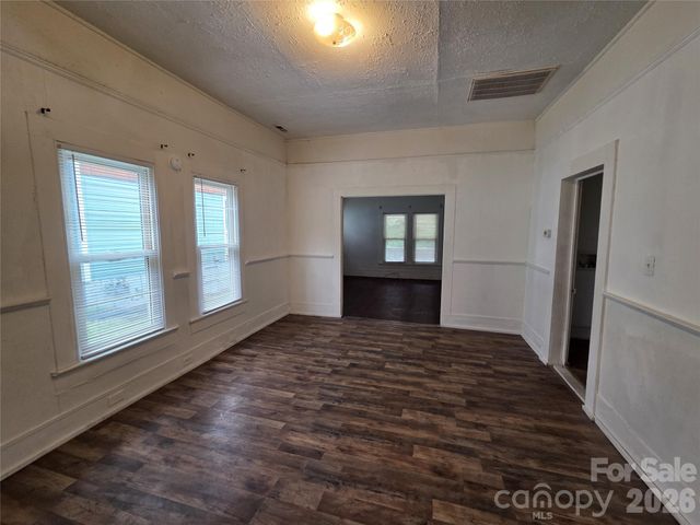 421 N Salisbury Avenue, Spencer, NC 28159