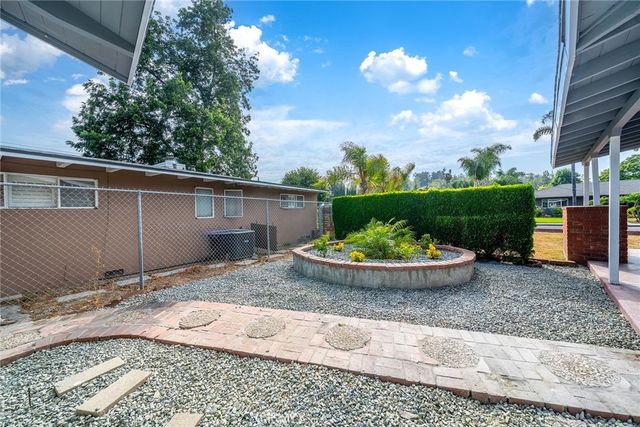 1460 Hacienda Place, Pomona, CA 91768