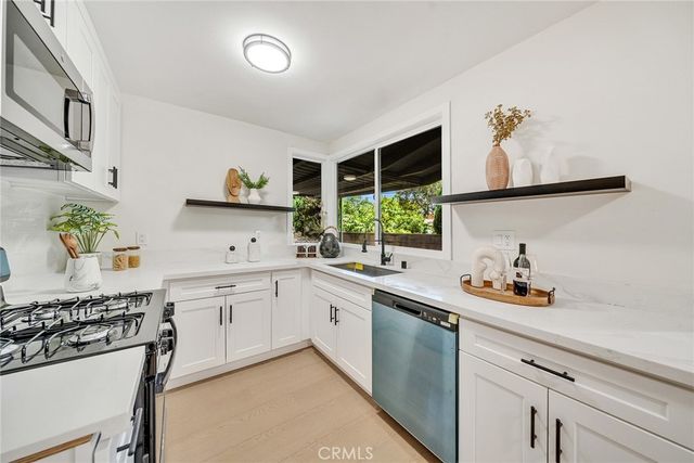1460 Hacienda Place, Pomona, CA 91768