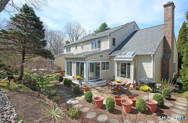 15 Cambridge Drive 15, Madison, CT 06443