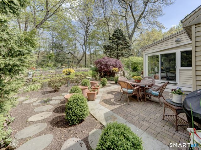 15 Cambridge Drive 15, Madison, CT 06443