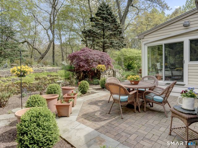 15 Cambridge Drive 15, Madison, CT 06443