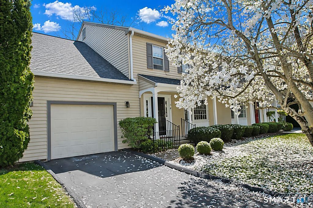 15 Cambridge Drive 15, Madison, CT 06443