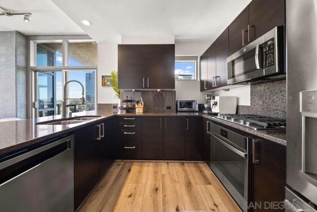 800 The Mark Lane 2104, San Diego, CA 92101