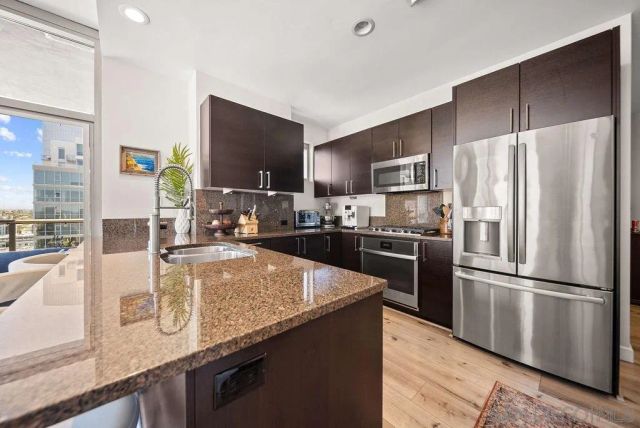 800 The Mark Lane 2104, San Diego, CA 92101