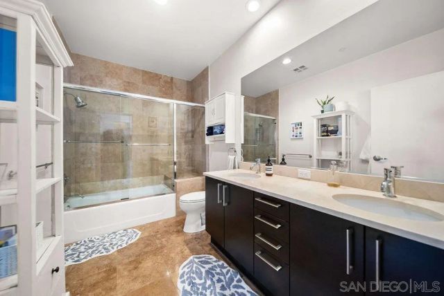 800 The Mark Lane 2104, San Diego, CA 92101