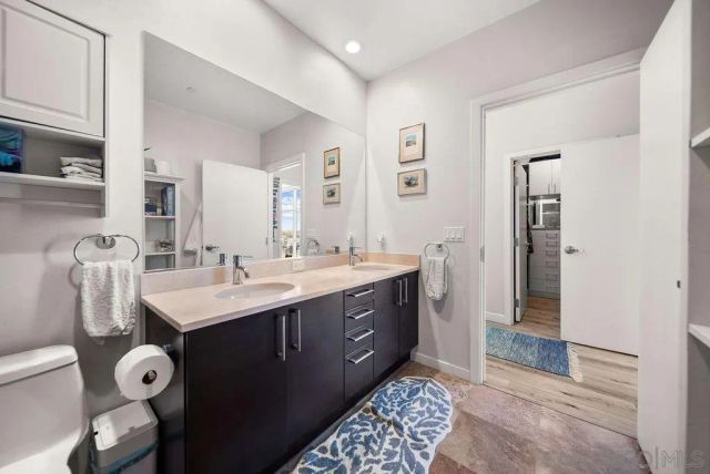 800 The Mark Lane 2104, San Diego, CA 92101