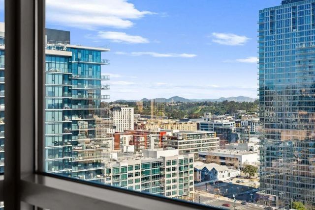 800 The Mark Lane 2104, San Diego, CA 92101