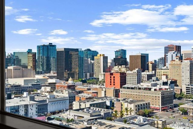 800 The Mark Lane 2104, San Diego, CA 92101