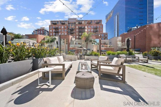 800 The Mark Lane 2104, San Diego, CA 92101