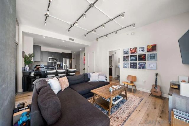 800 The Mark Lane 2104, San Diego, CA 92101