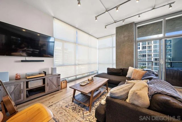 800 The Mark Lane 2104, San Diego, CA 92101