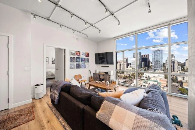 800 The Mark Lane 2104, San Diego, CA 92101