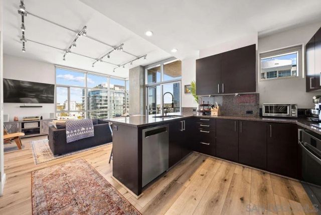 800 The Mark Lane 2104, San Diego, CA 92101