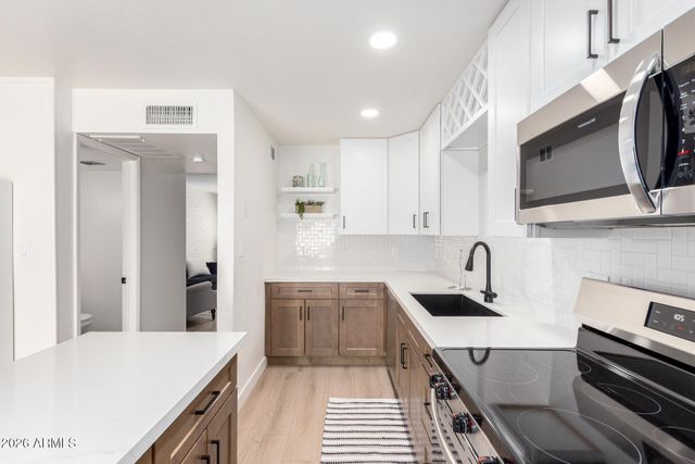 4848 N WOODMERE FAIRWAY -- 15, Scottsdale, AZ 85251