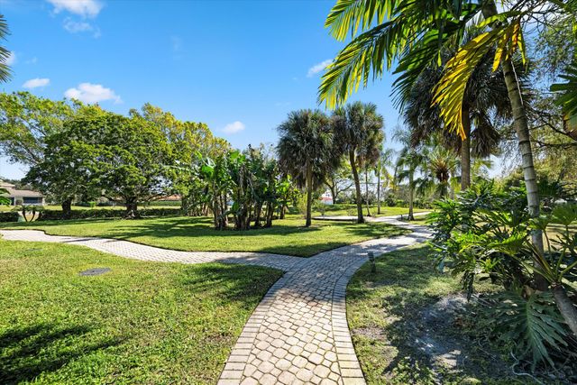 15595 Lindbergh Lane, Wellington, FL 33414