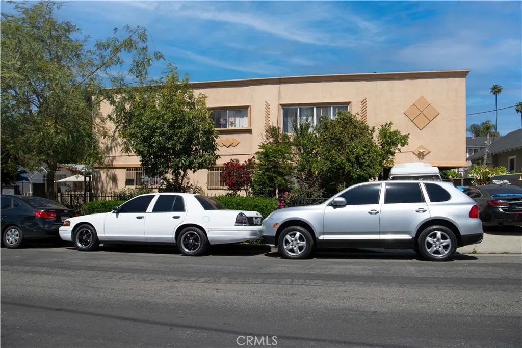 5005 Axtell, Los Angeles, CA 90032