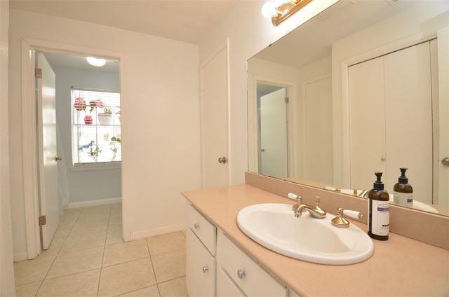 9809 Richmond Avenue G1, Houston, TX 77042