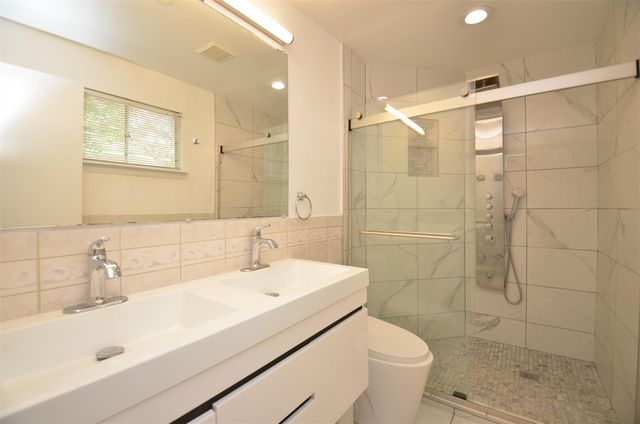 9809 Richmond Avenue G1, Houston, TX 77042