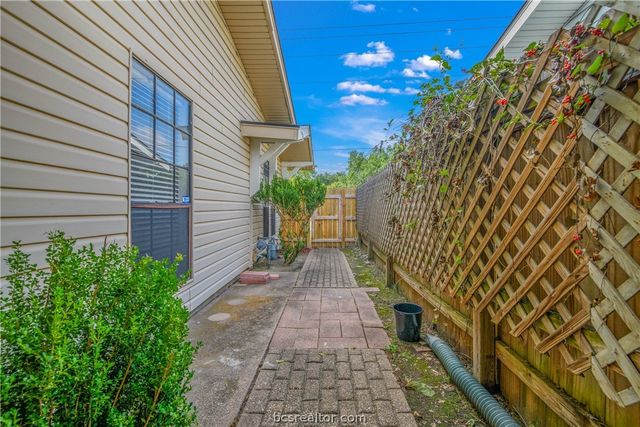 2521 Longmire Drive, College Station, TX 77845