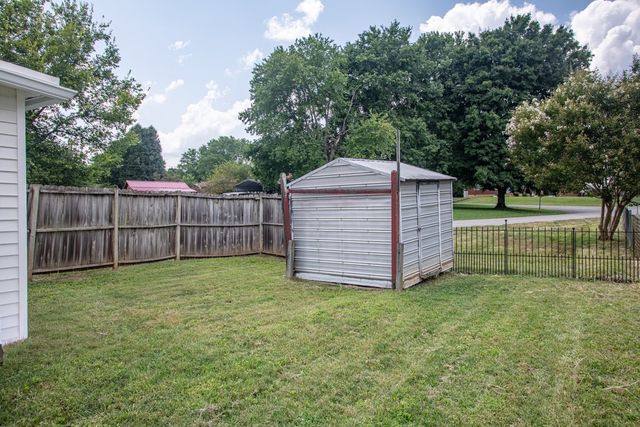 2204 Denham Ave, Columbia, TN 38401