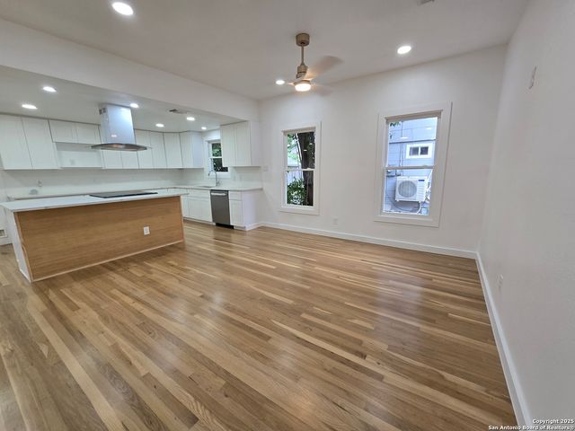 1514 W LYNWOOD AVE, San Antonio, TX 78201