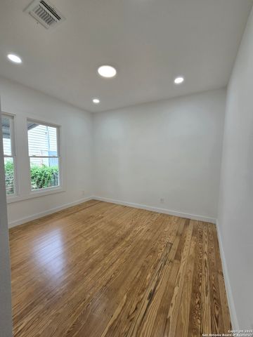 1514 W LYNWOOD AVE, San Antonio, TX 78201