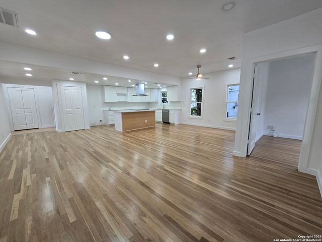 1514 W LYNWOOD AVE, San Antonio, TX 78201