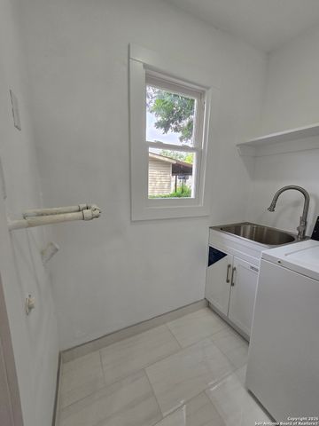 1514 W LYNWOOD AVE, San Antonio, TX 78201