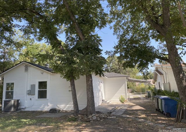1514 W LYNWOOD AVE, San Antonio, TX 78201