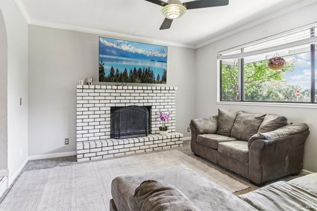 704 Daybrook Dr, Windsor, CA 95492