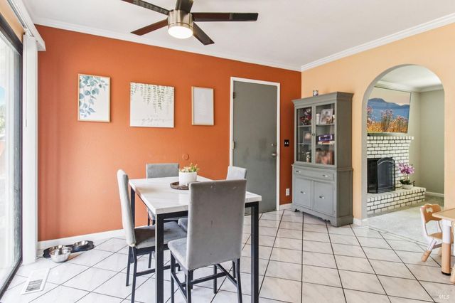 704 Daybrook Dr, Windsor, CA 95492