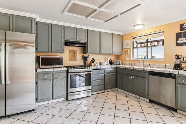 704 Daybrook Dr, Windsor, CA 95492