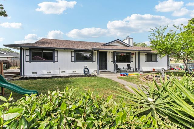 704 Daybrook Dr, Windsor, CA 95492