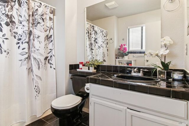 704 Daybrook Dr, Windsor, CA 95492