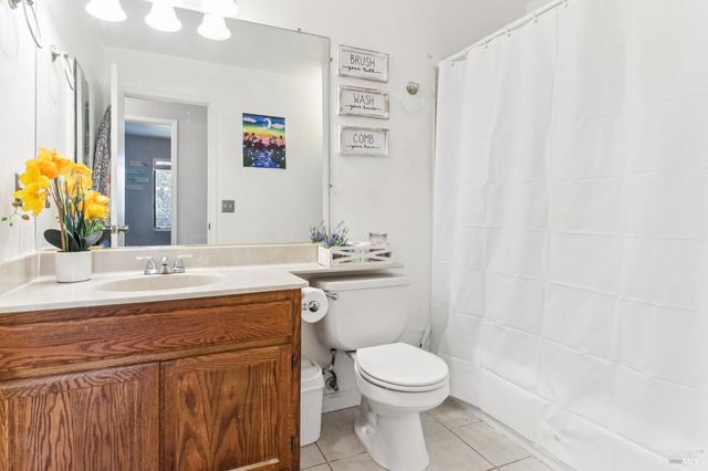 704 Daybrook Dr, Windsor, CA 95492