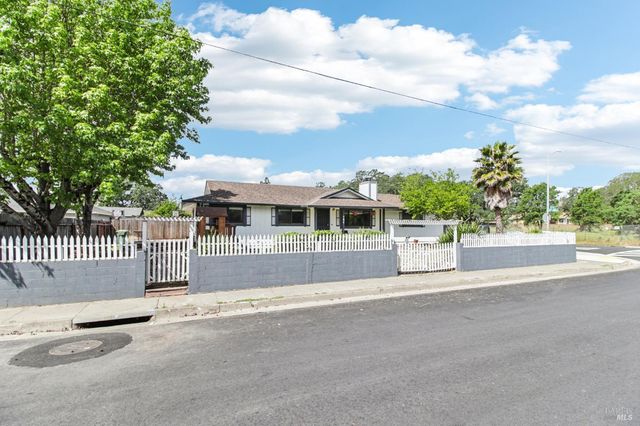 704 Daybrook Dr, Windsor, CA 95492