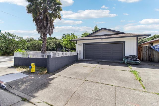 704 Daybrook Dr, Windsor, CA 95492