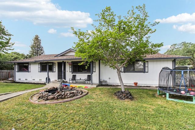 704 Daybrook Dr, Windsor, CA 95492